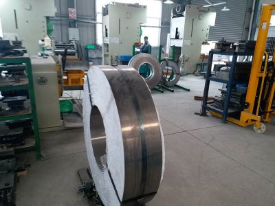 冲床连续冲压模送料机