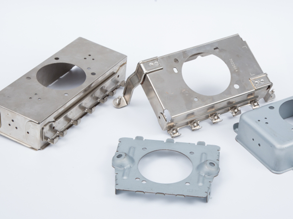 五金冲压件加工厂在设计时要注意哪些方面